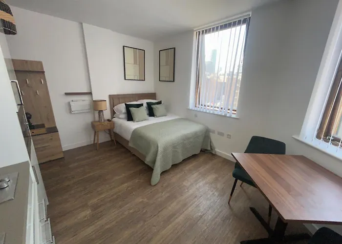 City Center 1-Bed Studio Sleeps 2 With City Views