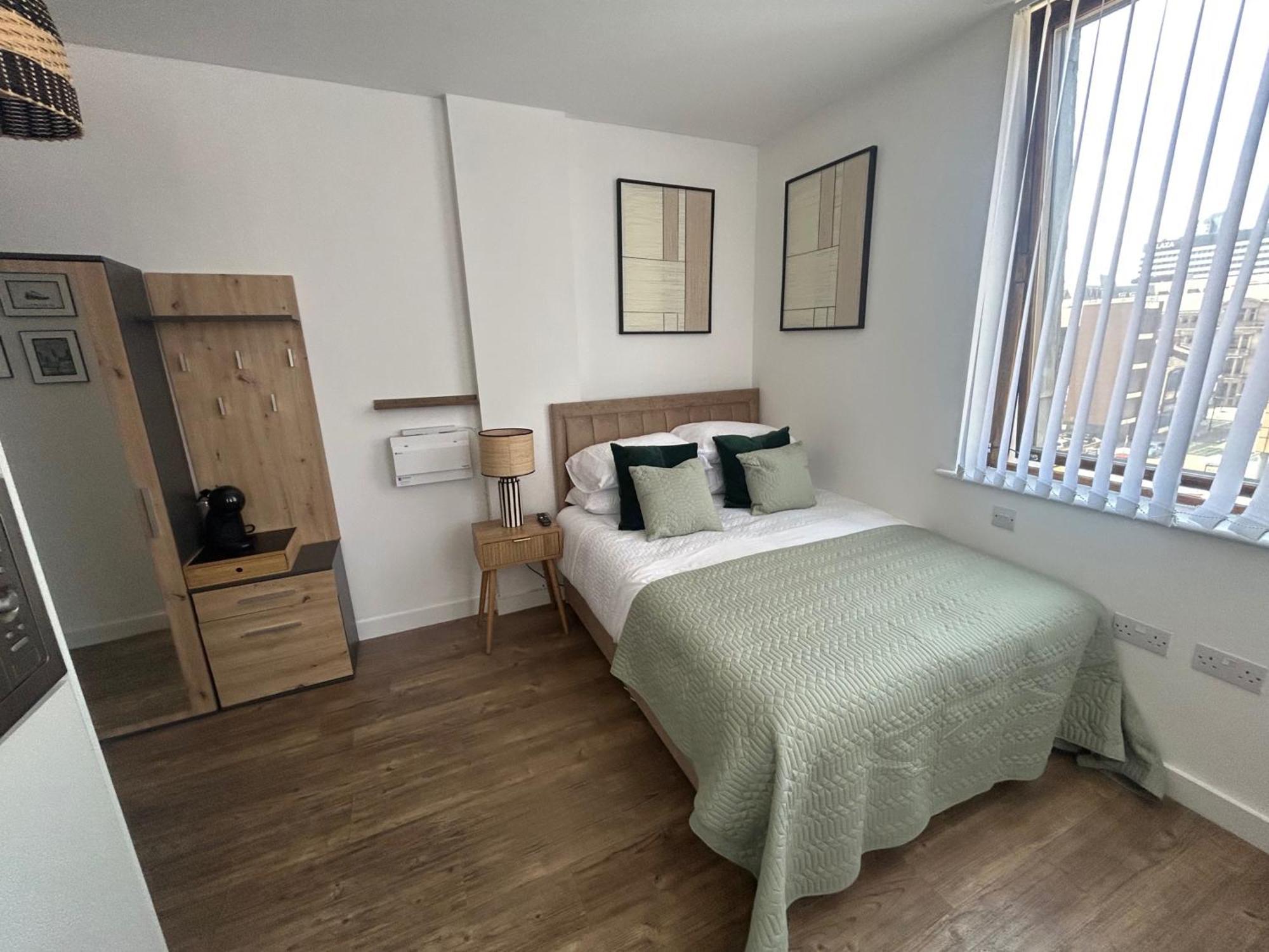 Center 1-bed Sleeps 2 With Views Apartment Liverpool