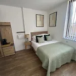 City Center 1-Bed Studio Sleeps 2 With City Views