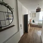 City Center 1-Bed Studio Sleeps 2 With City Views